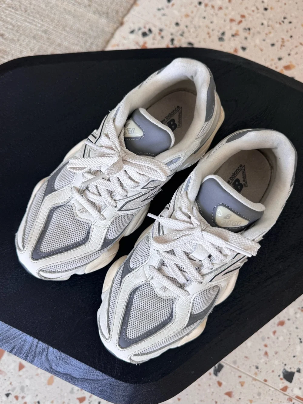 New Balance White and Gray Women's Athletic Sneakers size ze 7,5 - Picture 3 of 7